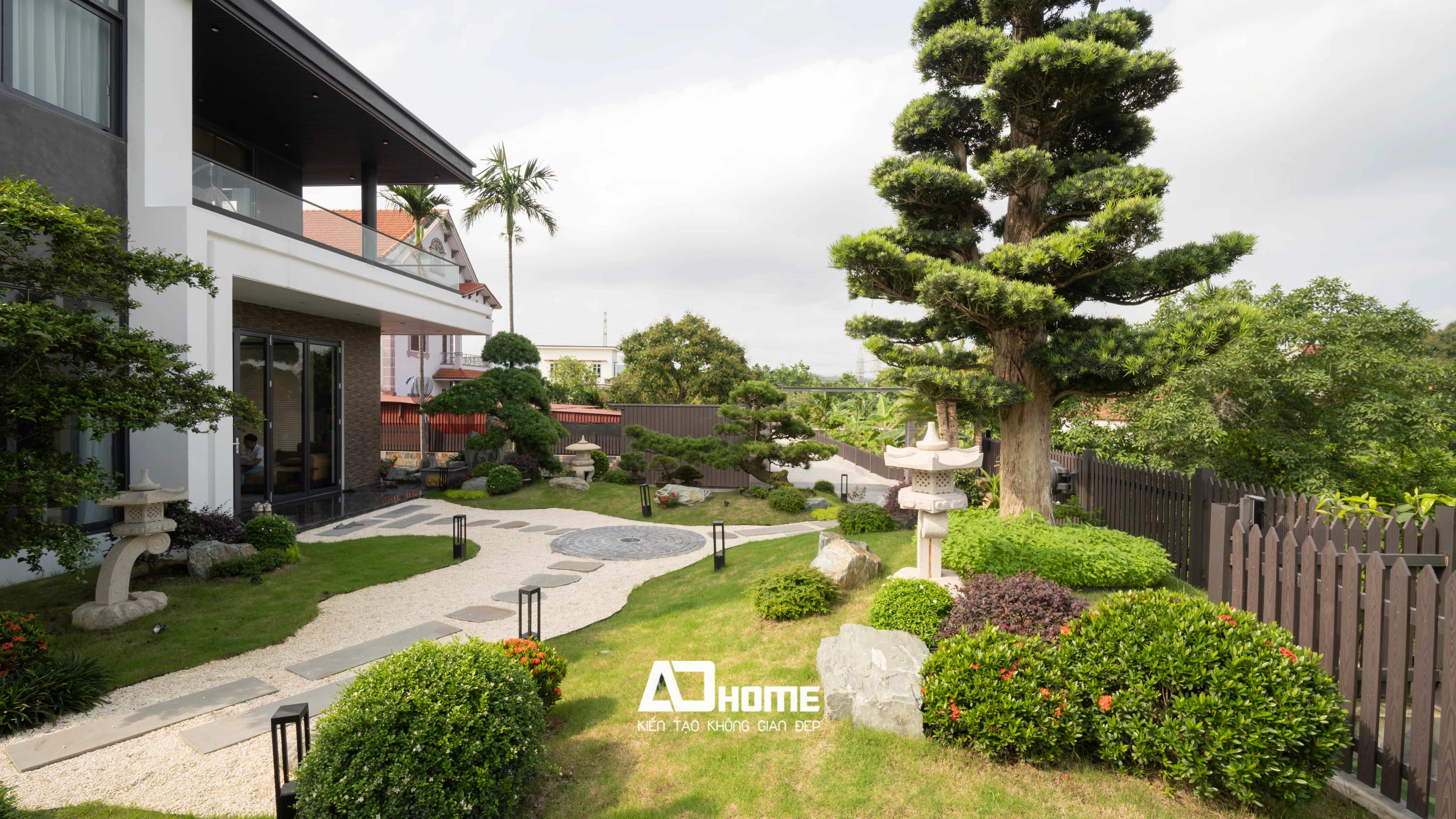 Mẫu sân vườn biệt thự đẹp tại Vinhomes kết hợp thiết kế nội thất biệt thự và không gian xanh thư giãn