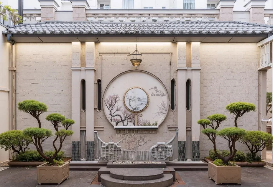 Nhà phố indochine ngoại thất với không gian mở hiên gỗ và cây xanh